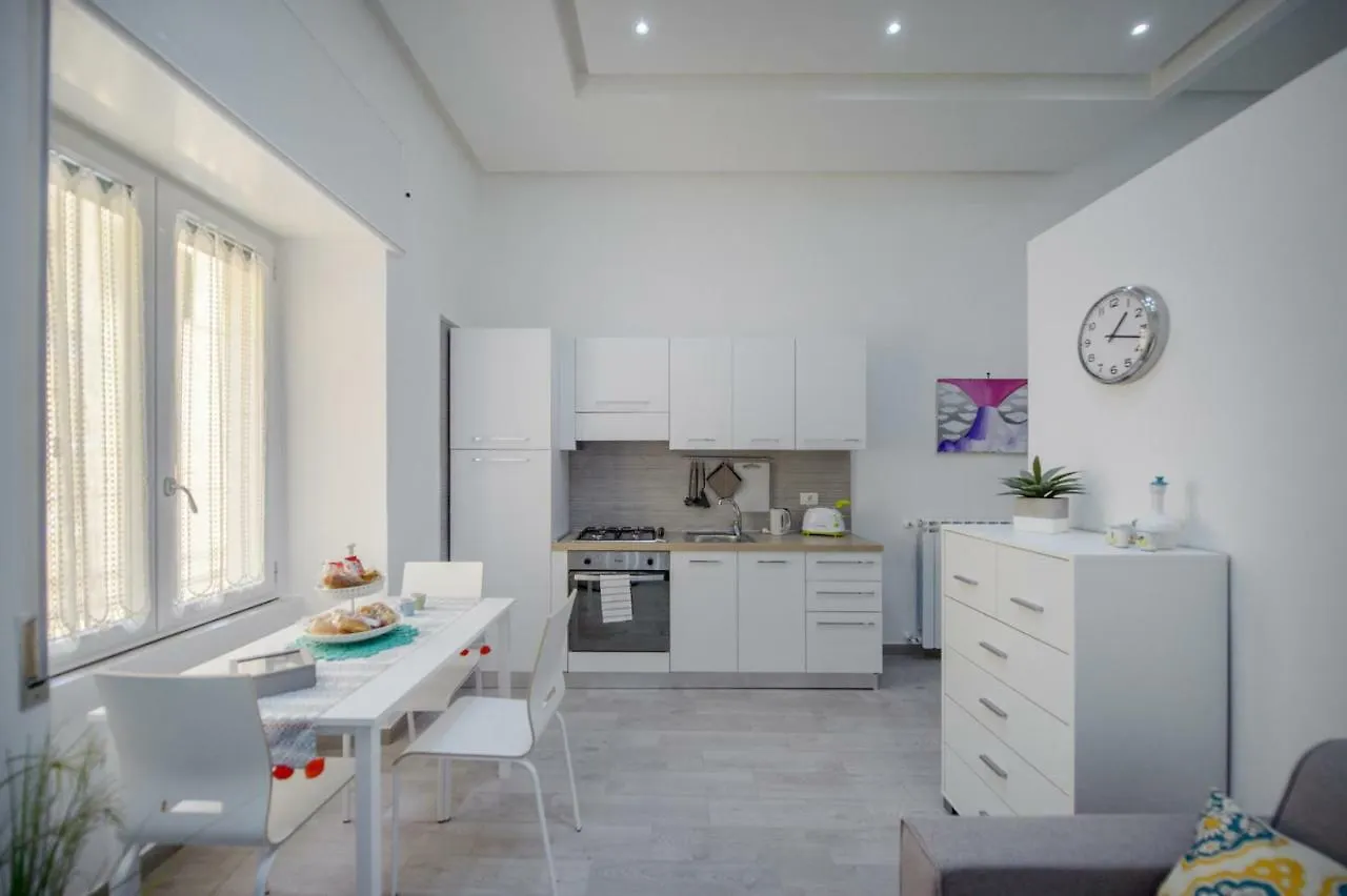 Miranda Apartments Nel Cuore Del Vomero Naples 0*,